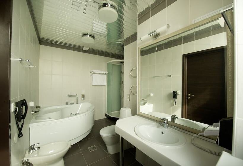 شقة غرفة واحدة, Arena