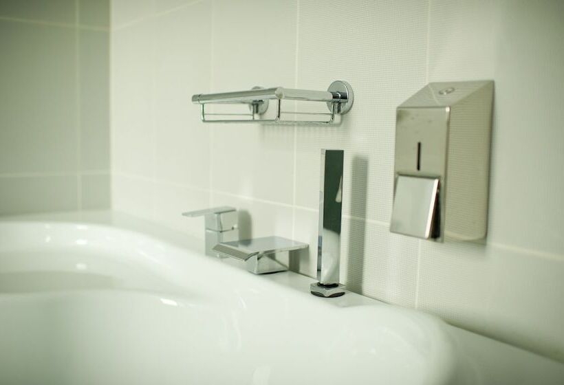 شقة غرفة واحدة, Arena