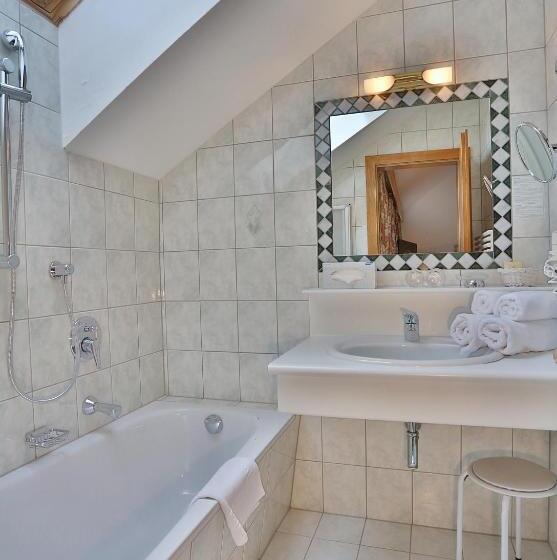 패밀리 룸, Astoria