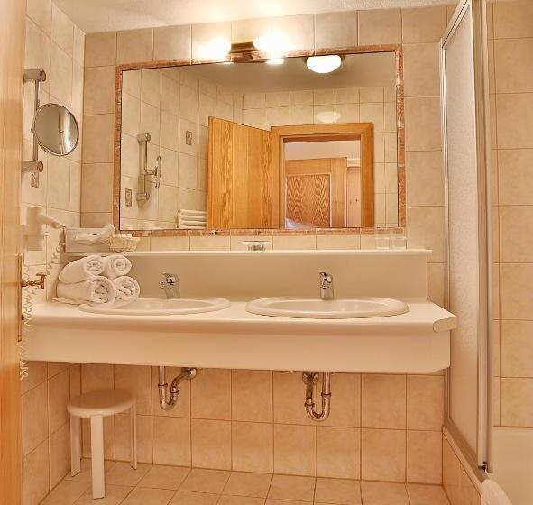 스탠다드 트리플 룸, Astoria