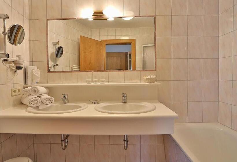 스탠다드 트리플 룸, Astoria