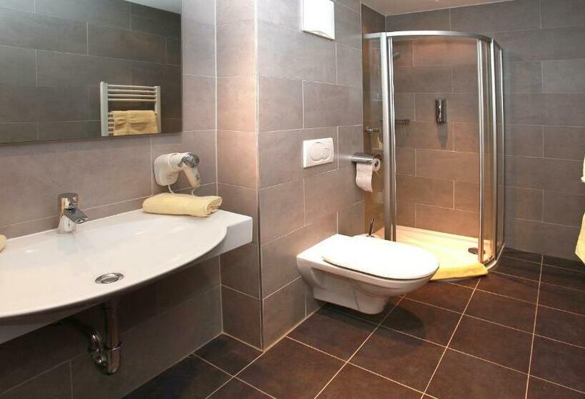 غرفة قياسية مزوَّدة بشُرفة, Bachschmied