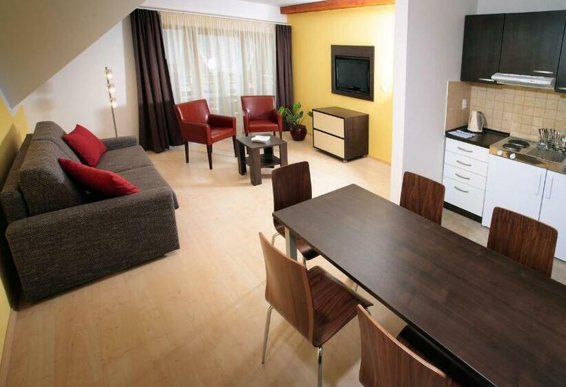 스탠다드 룸, Bešeňová