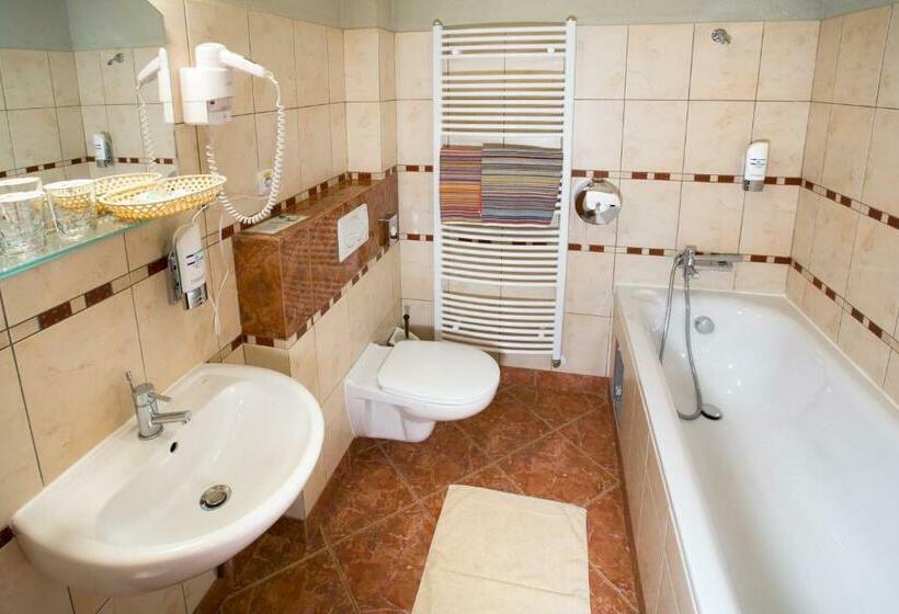 클래식 스튜디오, Bešeňová