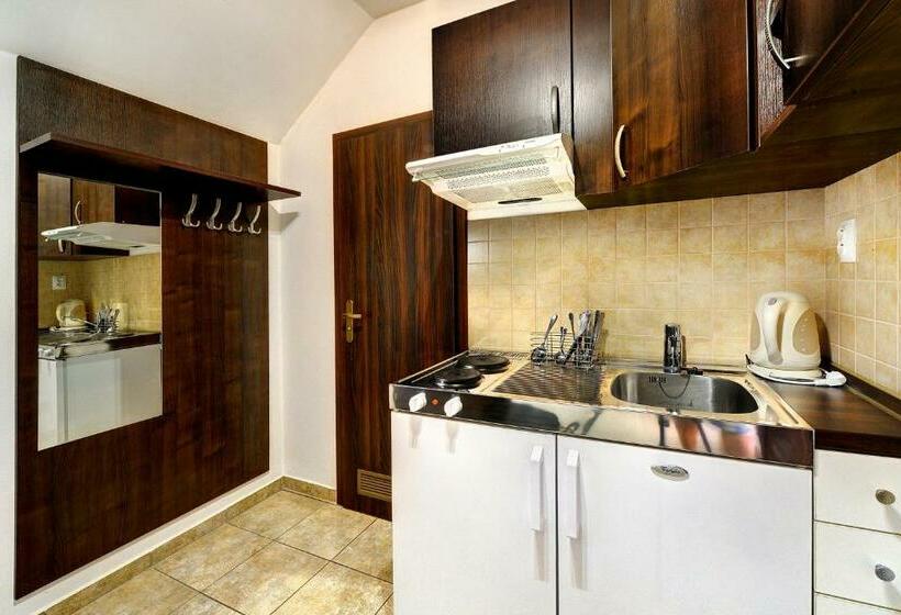 클래식 스튜디오, Bešeňová