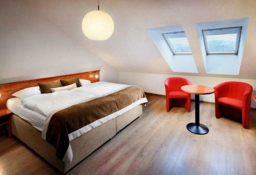 스탠다드 룸, Bešeňová