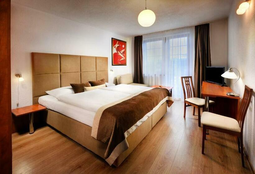 스탠다드 룸, Bešeňová