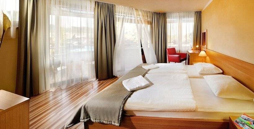 디럭스 룸, Bešeňová