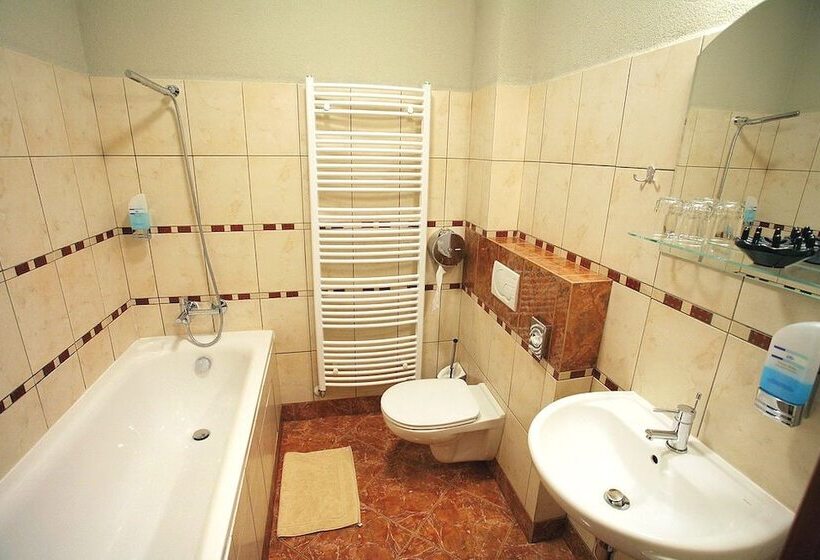 디럭스 룸, Bešeňová