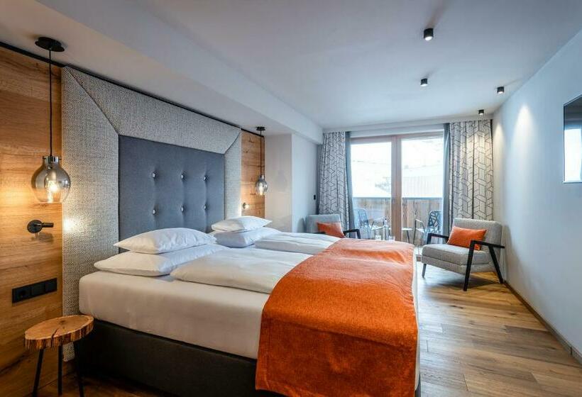 استودیو استاندارد با چشمانداز کوهستان, Das Zwölferhaus