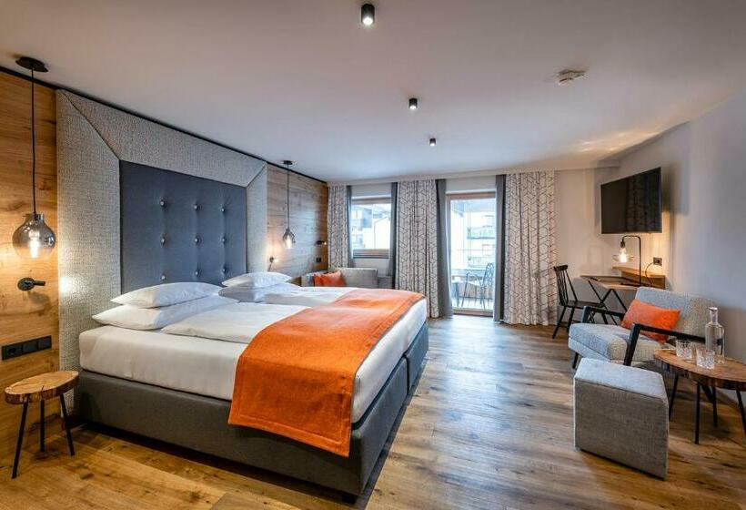 اتاق استاندارد با بالکن, Das Zwölferhaus