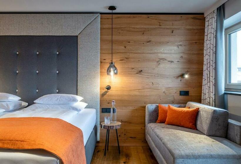 اتاق استاندارد با بالکن, Das Zwölferhaus