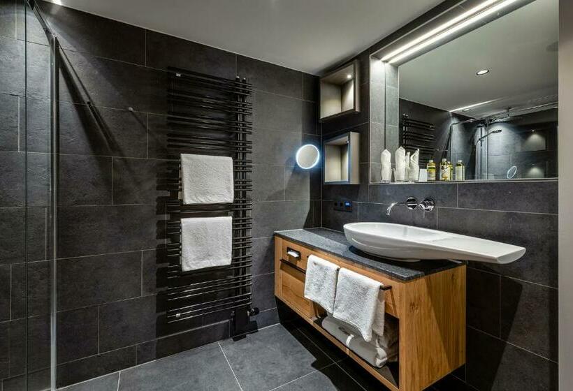 استودیو استاندارد با بالکن, Das Zwölferhaus