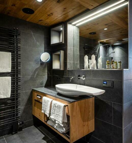 استودیو استاندارد با چشمانداز کوهستان, Das Zwölferhaus