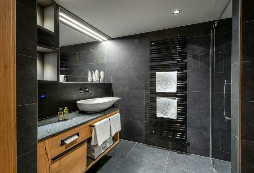 اتاق استاندارد با بالکن, Das Zwölferhaus