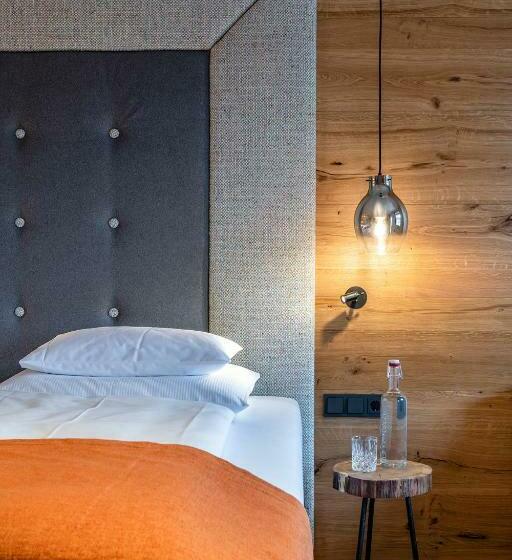 اتاق استاندارد با بالکن, Das Zwölferhaus