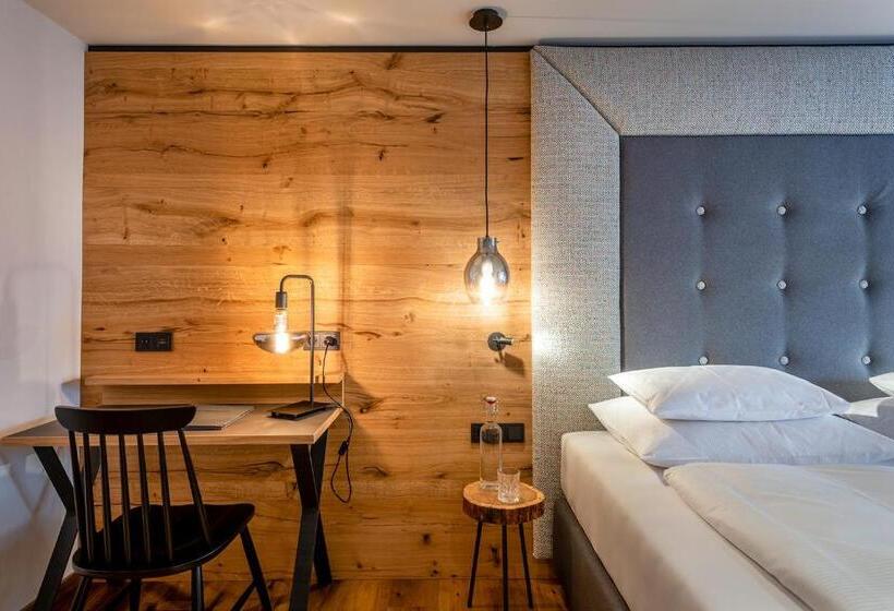 سوییت جونیور با بالکن, Das Zwölferhaus