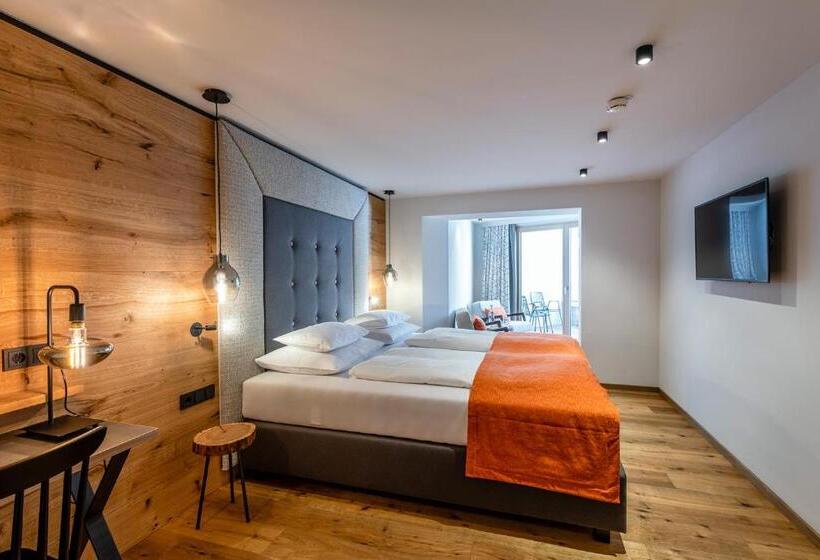 سوییت جونیور با بالکن, Das Zwölferhaus