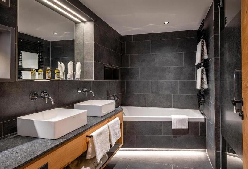 سوئیت با بالکن, Das Zwölferhaus