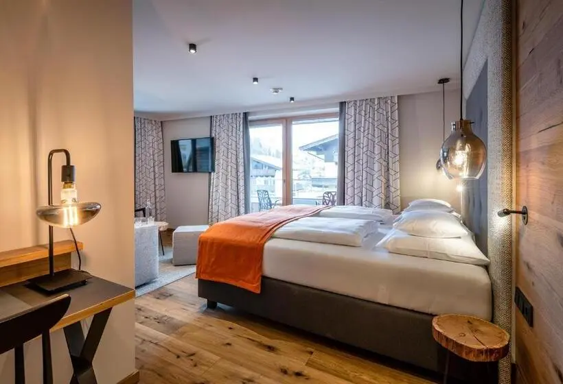 Sviitti Parveke, Das Zwölferhaus