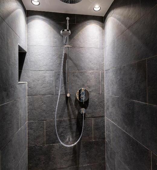 سوئیت با چشمانداز, Das Zwölferhaus