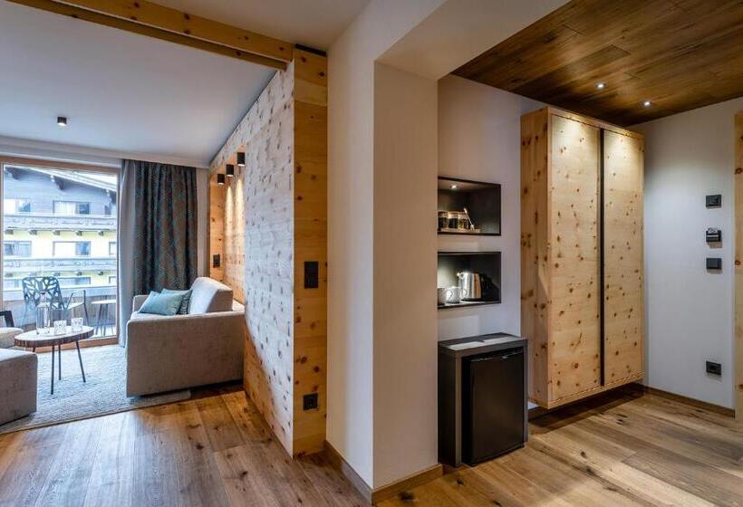 سوئیت با بالکن, Das Zwölferhaus