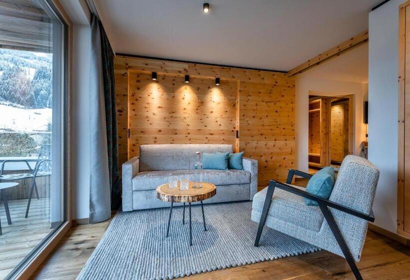 سوئیت با بالکن, Das Zwölferhaus