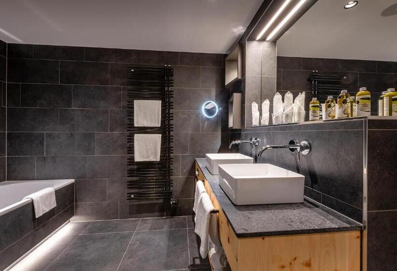 سوییت خانوادگی, Das Zwölferhaus