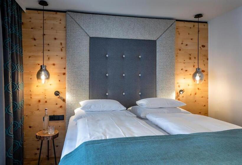 سوییت خانوادگی, Das Zwölferhaus