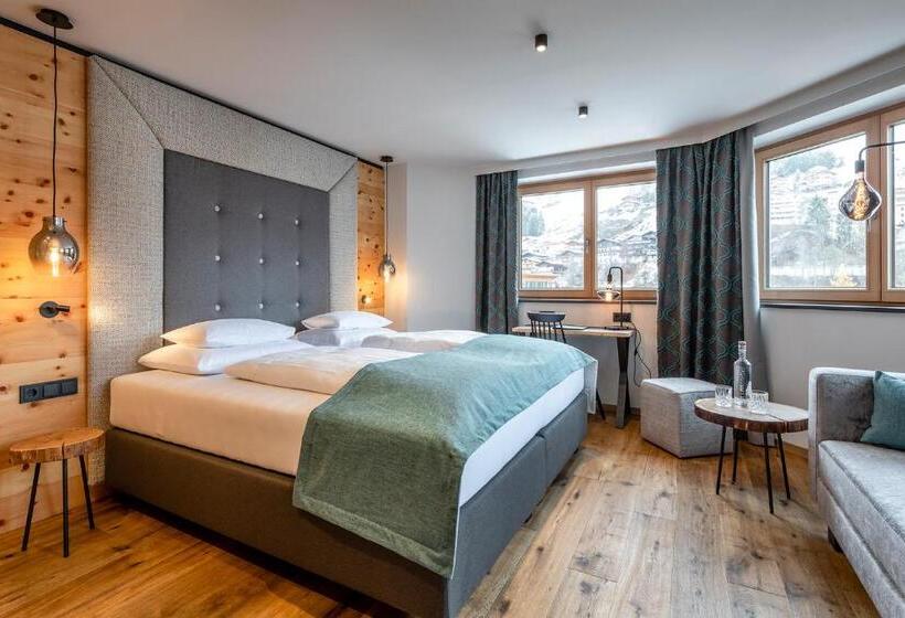 سوییت خانوادگی, Das Zwölferhaus