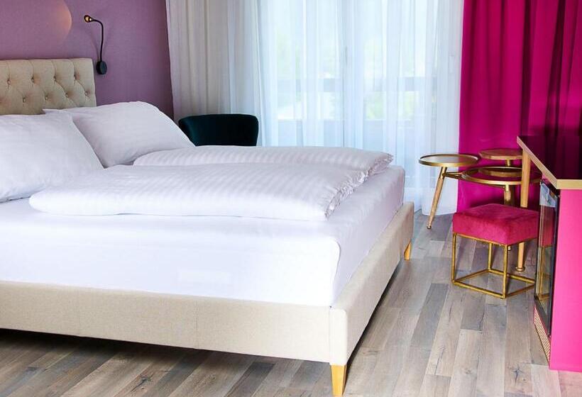 带阳台的高级房间, Eden Park