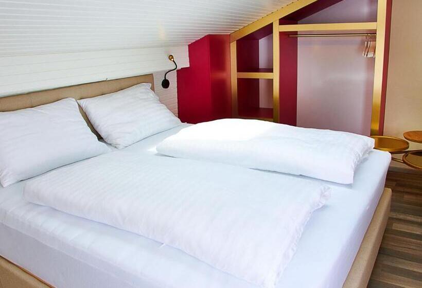 带1个卧室的带阳台的公寓, Eden Park