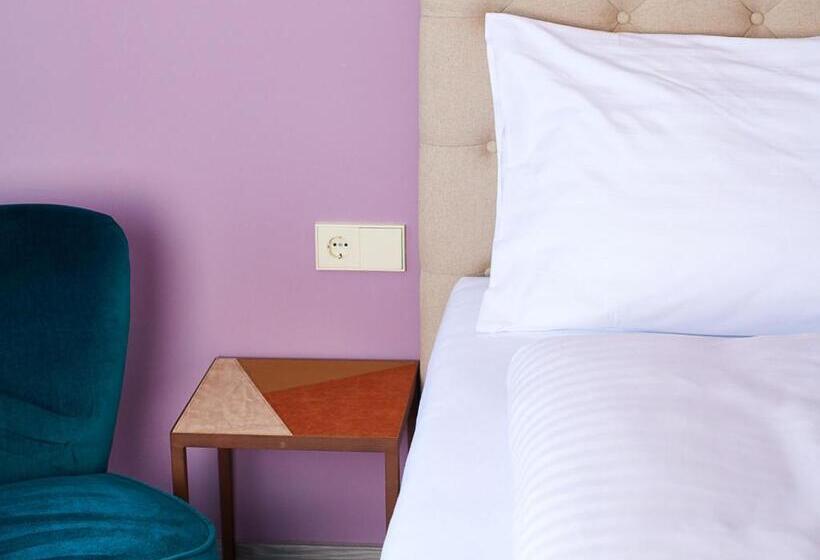 小型套房带阳台, Eden Park