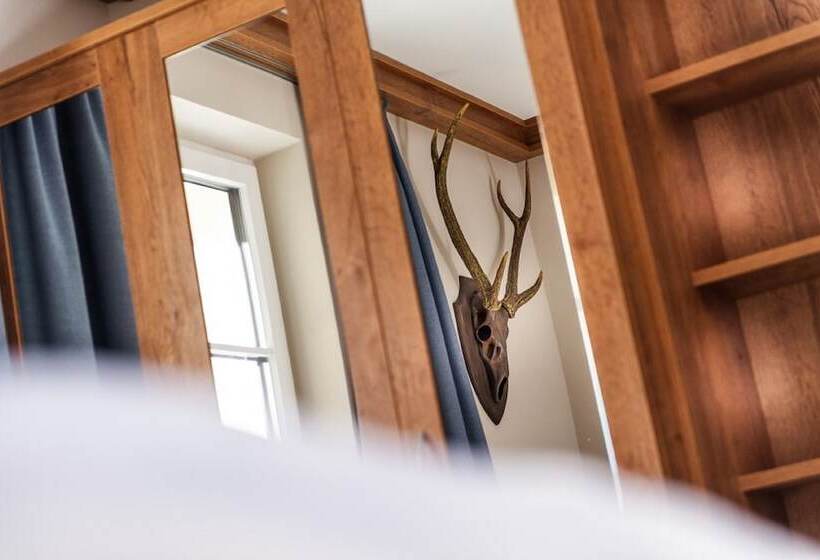 חדר סטנדרט לשלושה, Eden Rock