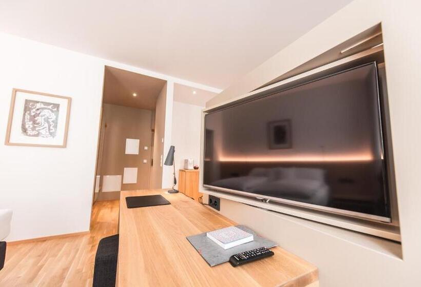 اتاق کلاس بیزنس, Göttfried   Essen Trinken Schlafen