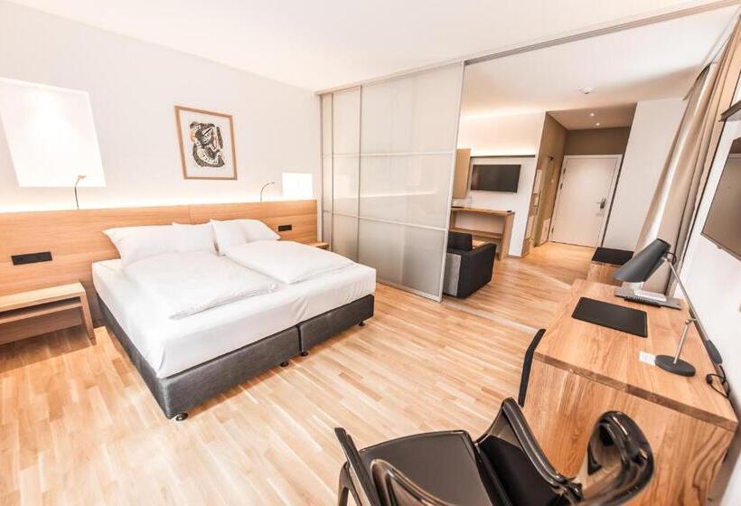 سوییت جونیور, Göttfried   Essen Trinken Schlafen