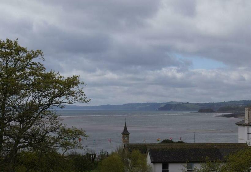 غرفة عائلية, Manor