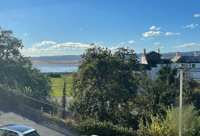 غرفة عائلية, Manor