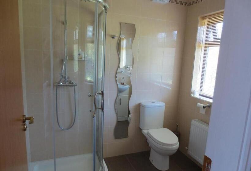 חדר סטנדרט לארבעה, The Stone House B&b