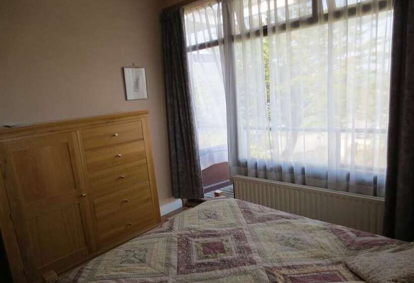 חדר סטנדרט לשלושה, The Stone House B&b