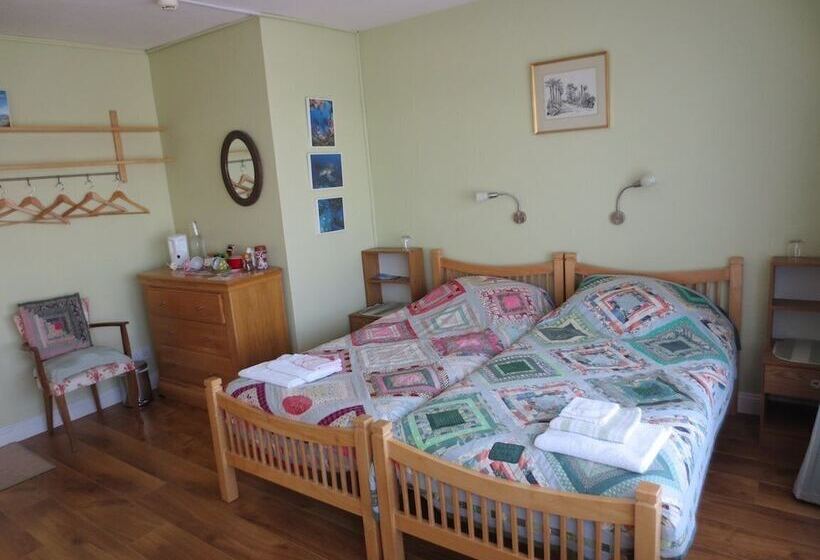 חדר סטנדרט לארבעה, The Stone House B&b