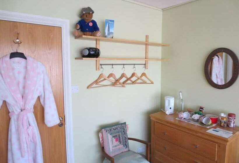 חדר סטנדרט לארבעה, The Stone House B&b