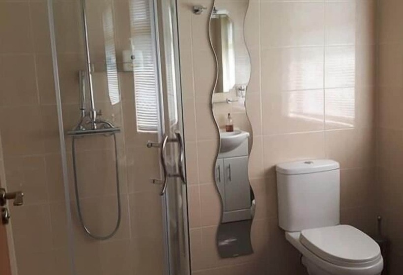 חדר סטנדרט לארבעה, The Stone House B&b