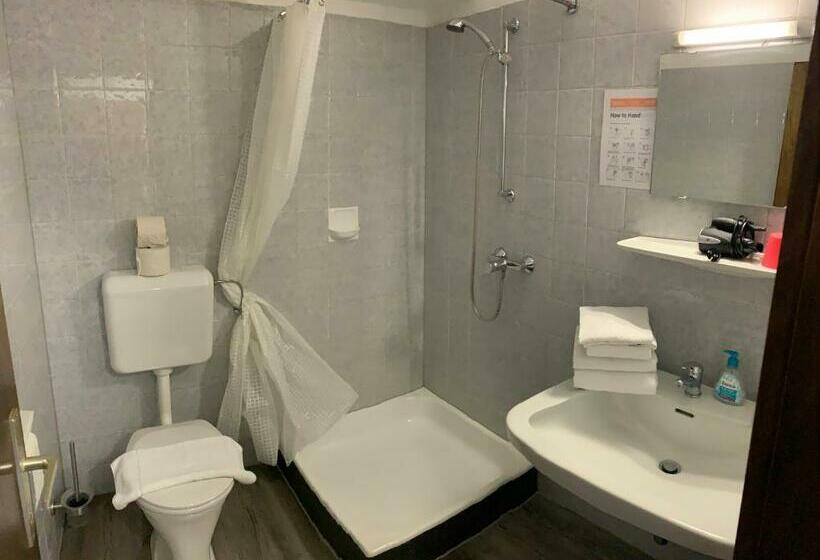 Номер Стандарт Вид на Горы, La Irmania Pension