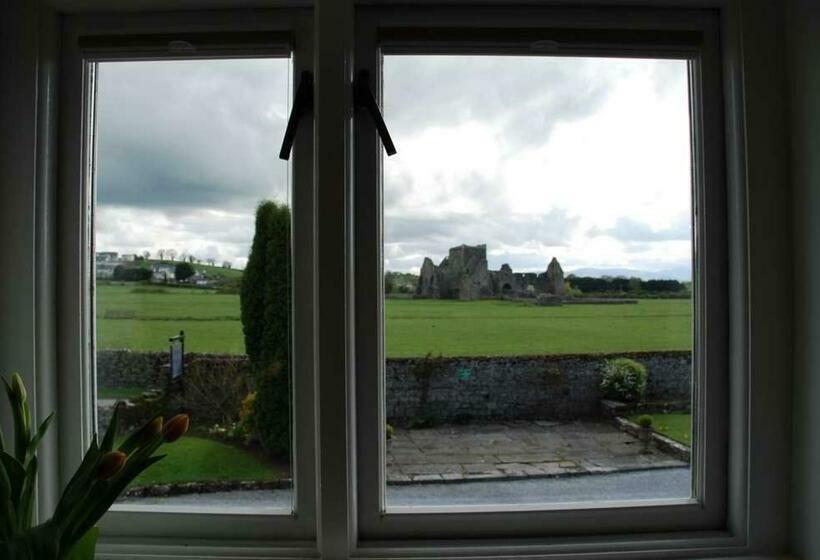 Номер Стандарт, O'briens Cashel Lodge