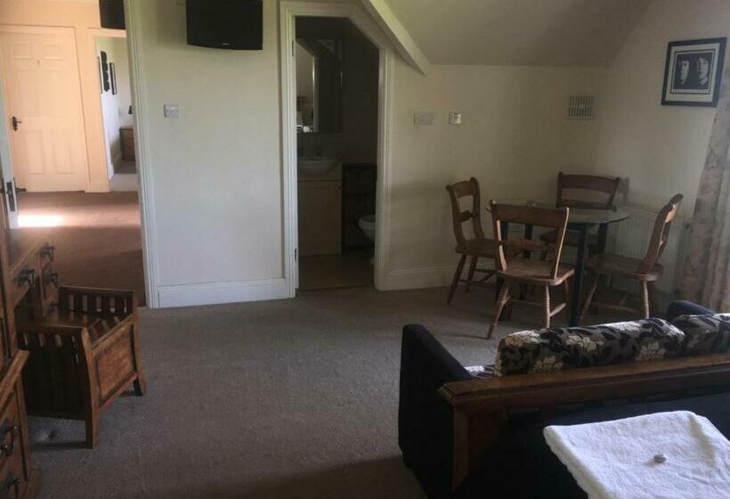 חדר משפחתי דלוקס, The Curragh Country House Accommodation