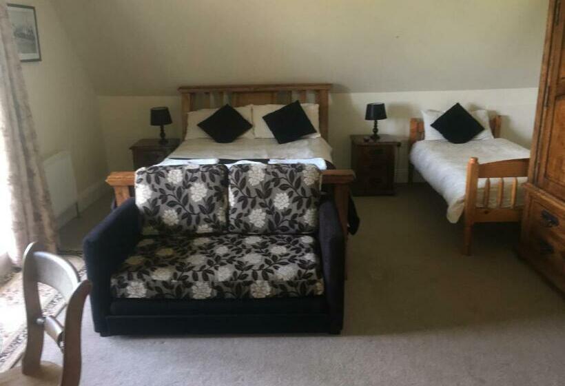 디럭스 패밀리 룸, The Curragh Country House Accommodation