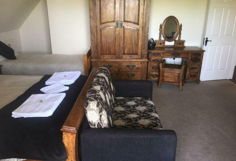 디럭스 패밀리 룸, The Curragh Country House Accommodation
