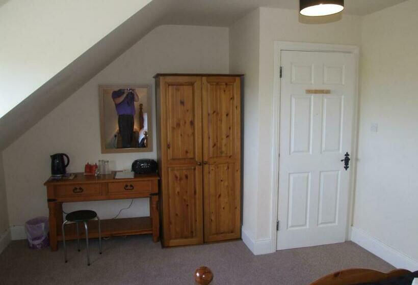 חדר סטנדרט חדר אמבטיה משותף, The Curragh Country House Accommodation