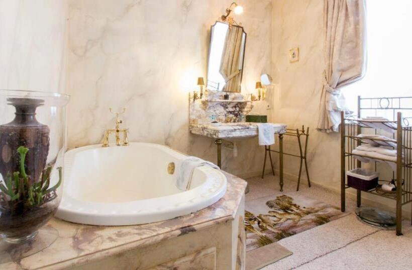 חדר סטנדרט, Chimay B & B    Ptits Déj Gourmands Proposés